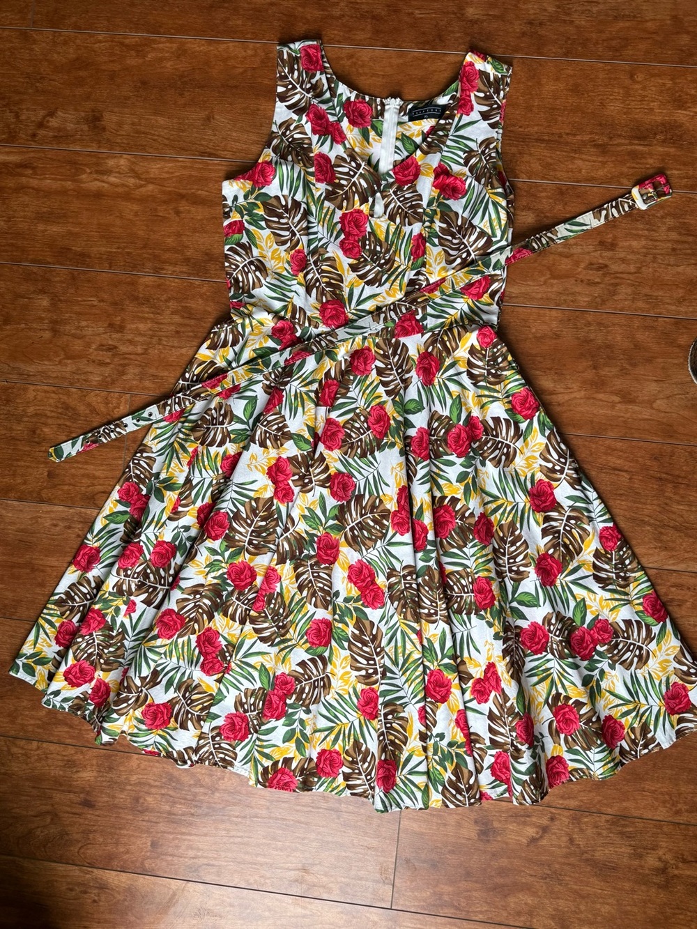 🌺 Tropical Floral Fit-and-Flare Retro Hawaiian Pinup Dress - Picture 8 of 16